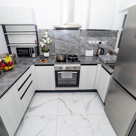 Sea Breeze, Spacious 2-Bedroom Lux Seaside Apartments เซนต์พอลส์เบย์ ภายนอก รูปภาพ