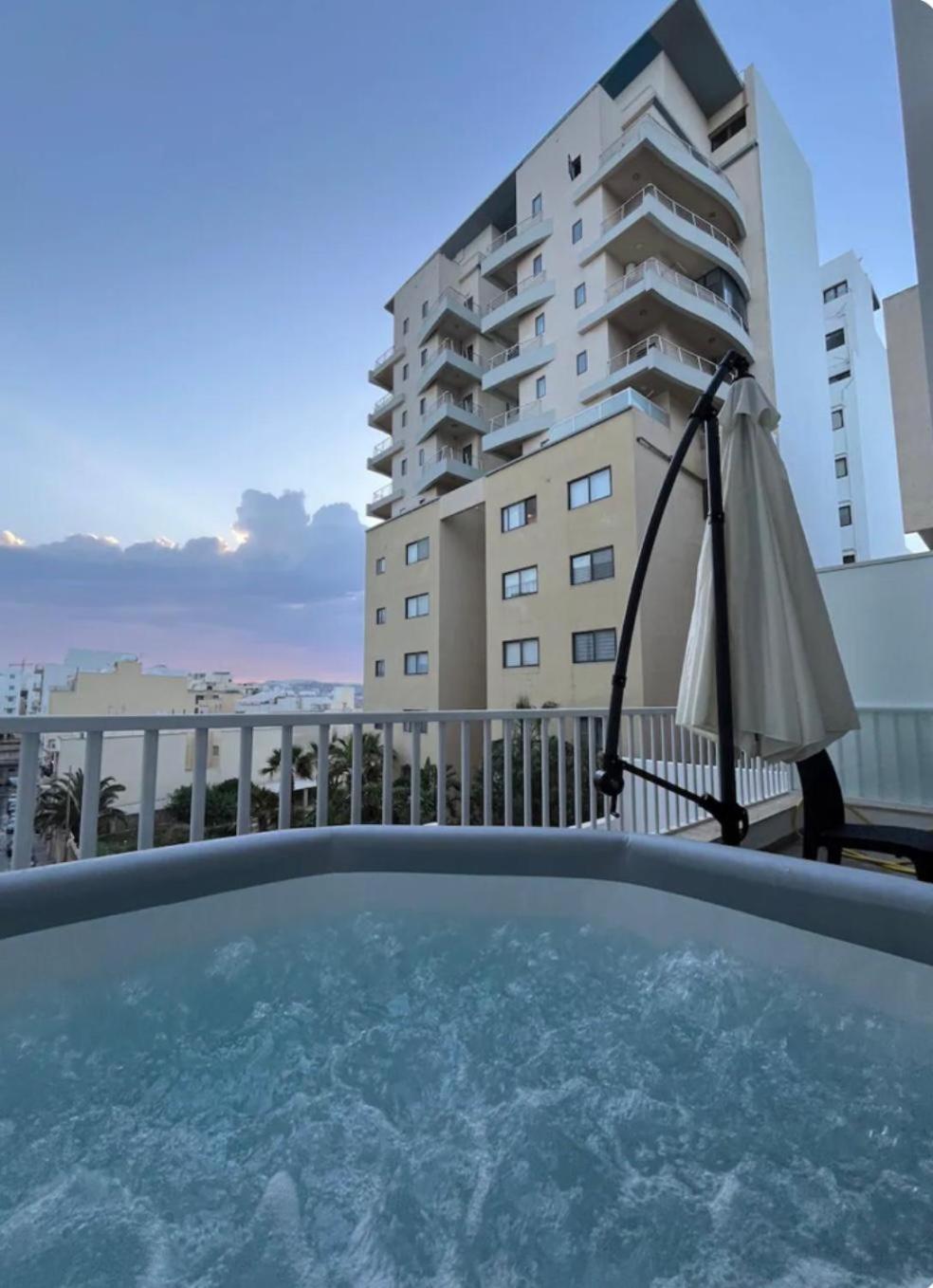 Sea Breeze, Spacious 2-Bedroom Lux Seaside Apartments เซนต์พอลส์เบย์ ภายนอก รูปภาพ
