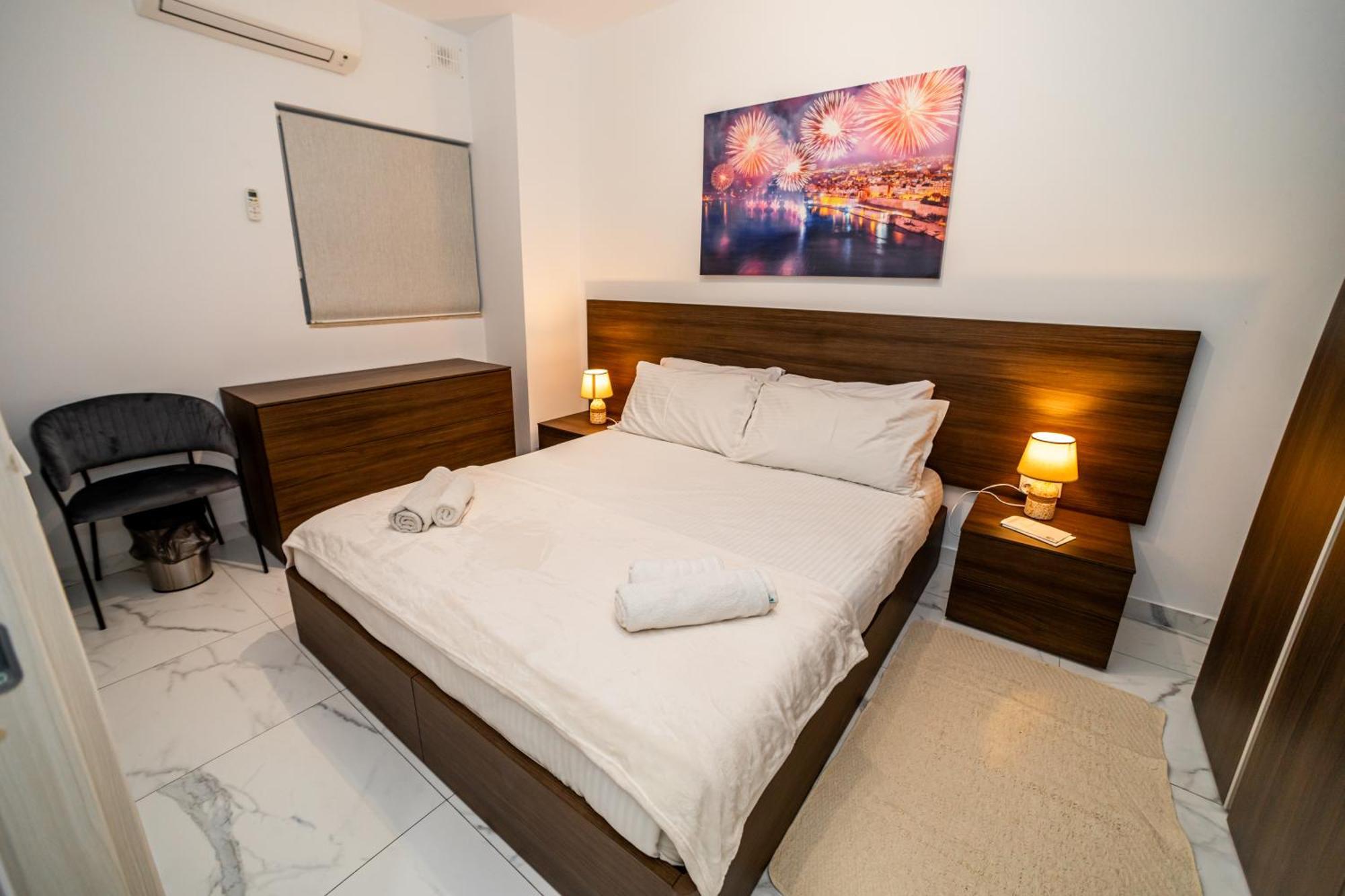 Sea Breeze, Spacious 2-Bedroom Lux Seaside Apartments เซนต์พอลส์เบย์ ภายนอก รูปภาพ