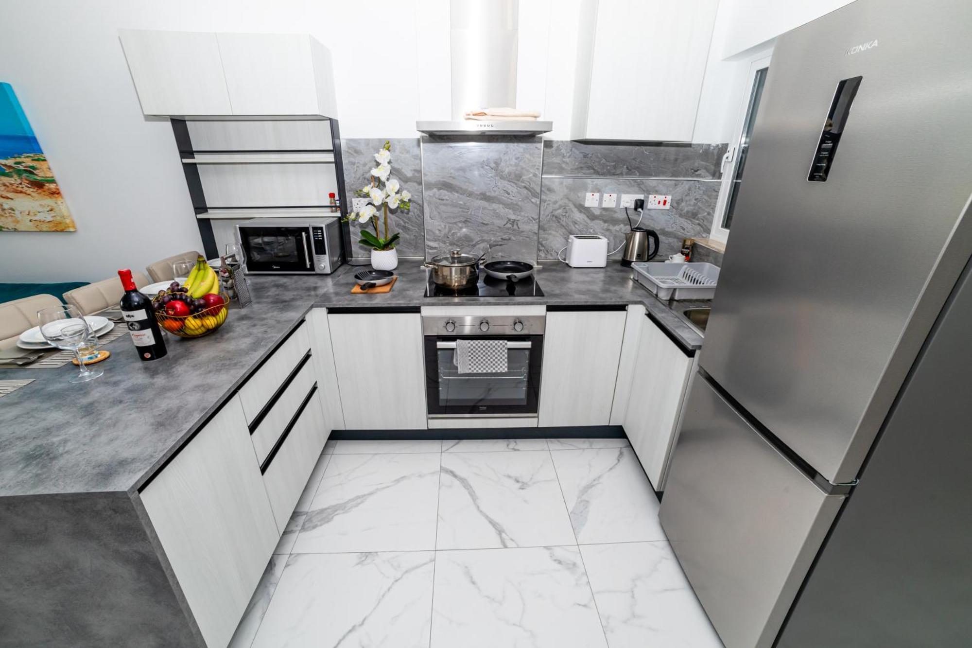 Sea Breeze, Spacious 2-Bedroom Lux Seaside Apartments เซนต์พอลส์เบย์ ภายนอก รูปภาพ