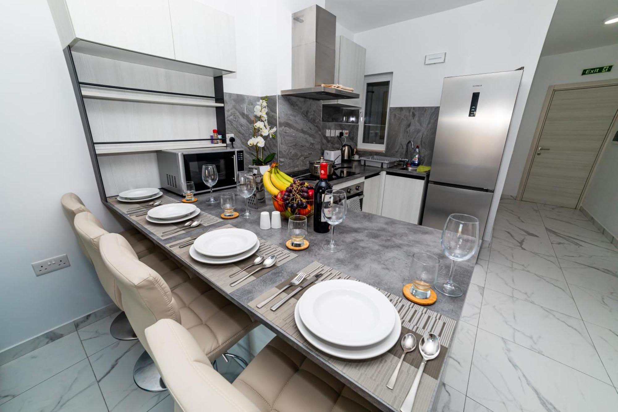 Sea Breeze, Spacious 2-Bedroom Lux Seaside Apartments เซนต์พอลส์เบย์ ภายนอก รูปภาพ