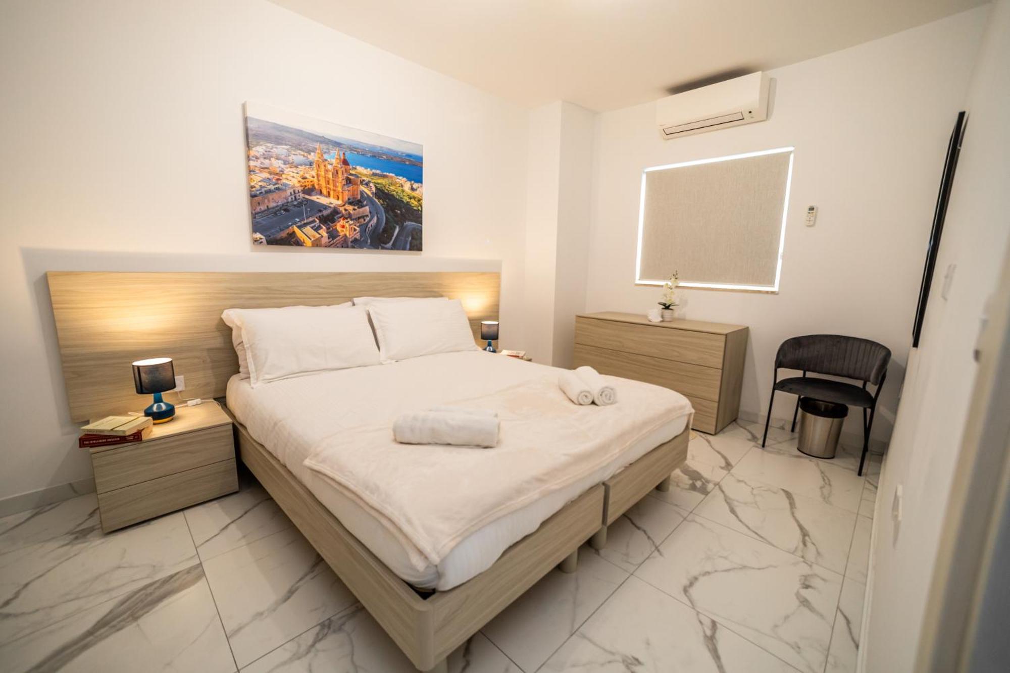 Sea Breeze, Spacious 2-Bedroom Lux Seaside Apartments เซนต์พอลส์เบย์ ภายนอก รูปภาพ