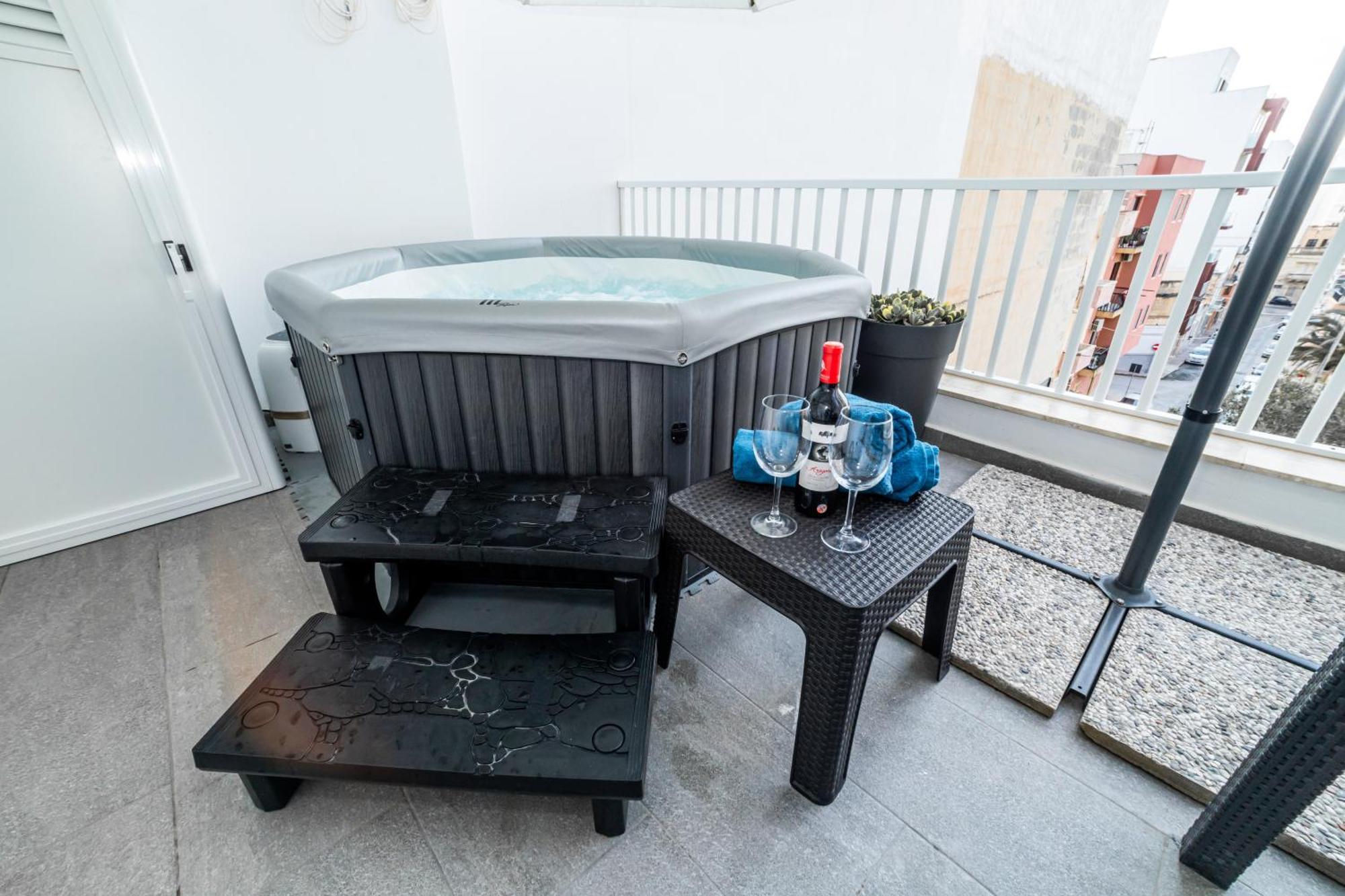 Sea Breeze, Spacious 2-Bedroom Lux Seaside Apartments เซนต์พอลส์เบย์ ภายนอก รูปภาพ