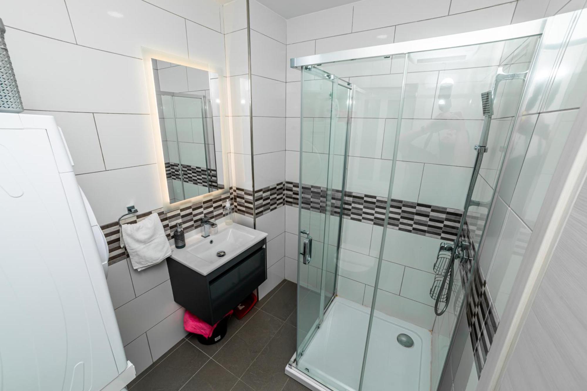 Sea Breeze, Spacious 2-Bedroom Lux Seaside Apartments เซนต์พอลส์เบย์ ภายนอก รูปภาพ