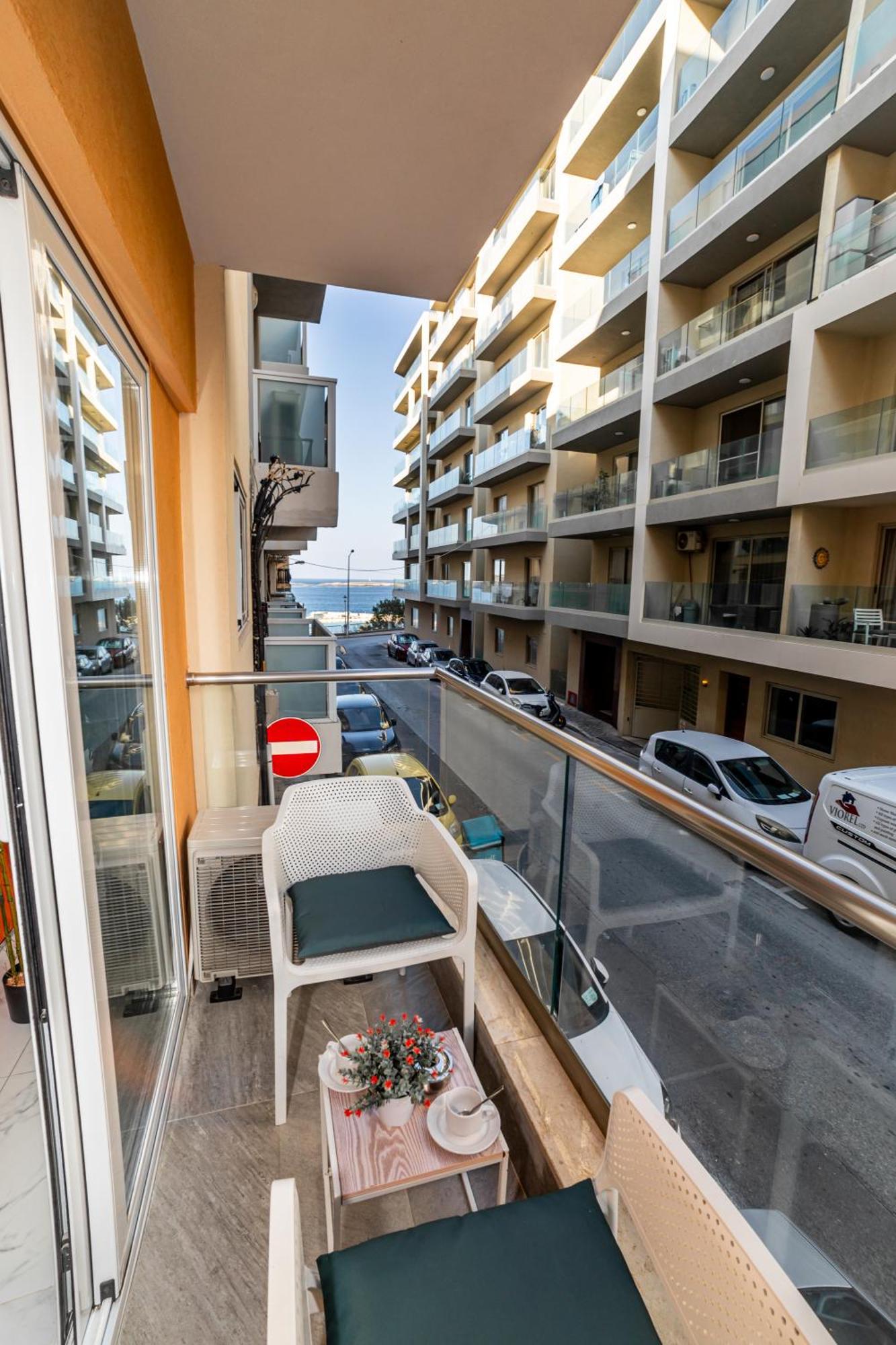 Sea Breeze, Spacious 2-Bedroom Lux Seaside Apartments เซนต์พอลส์เบย์ ภายนอก รูปภาพ