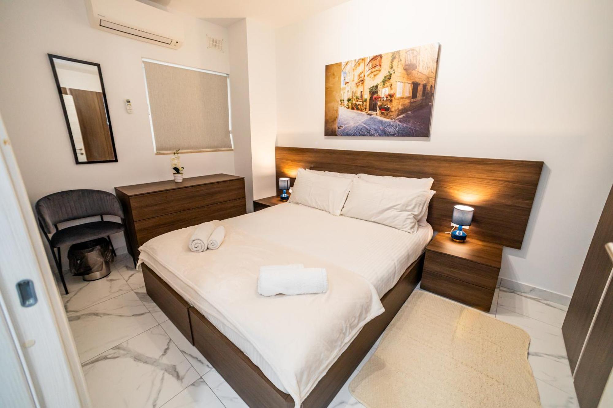 Sea Breeze, Spacious 2-Bedroom Lux Seaside Apartments เซนต์พอลส์เบย์ ภายนอก รูปภาพ