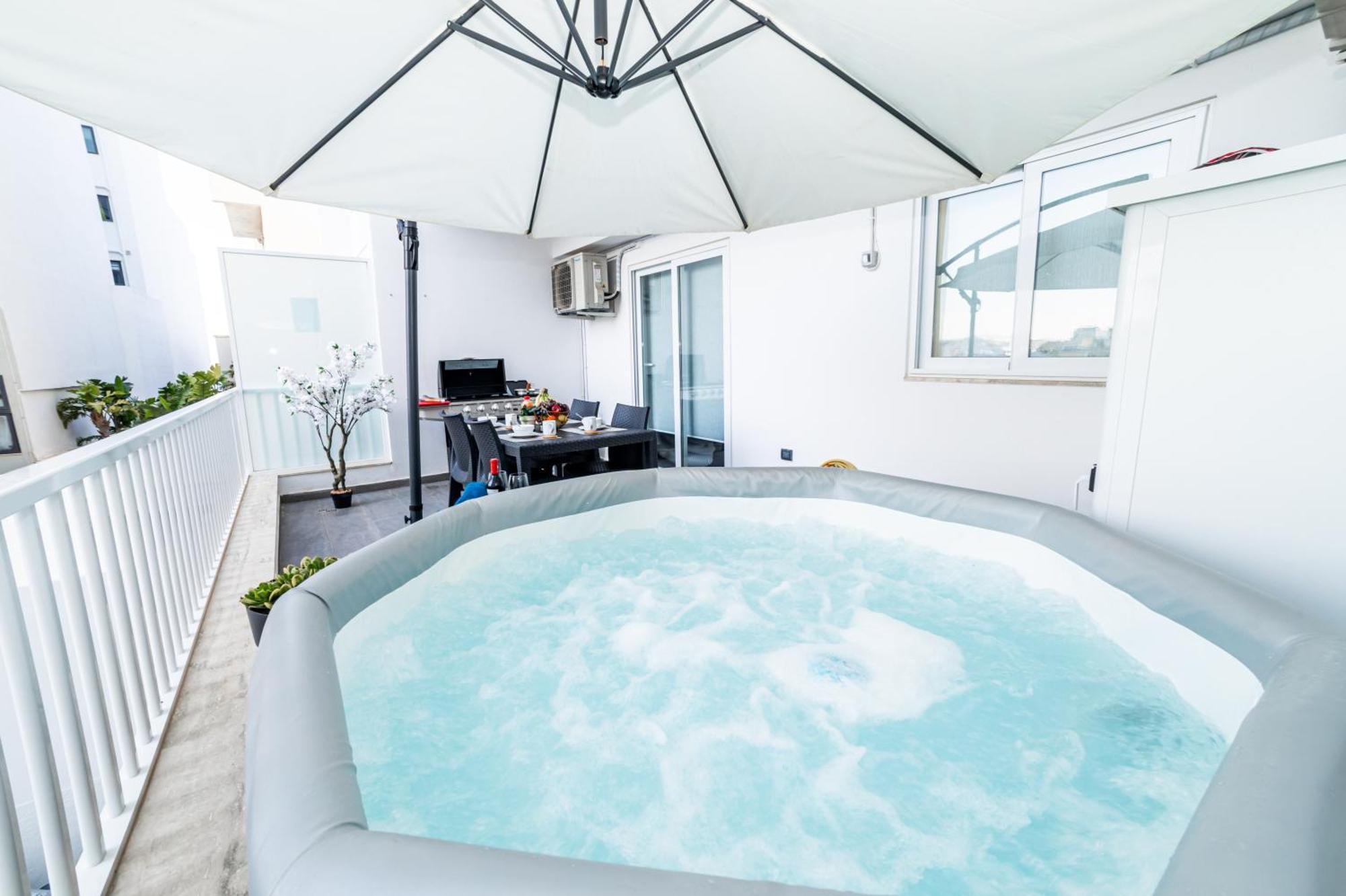 Sea Breeze, Spacious 2-Bedroom Lux Seaside Apartments เซนต์พอลส์เบย์ ภายนอก รูปภาพ