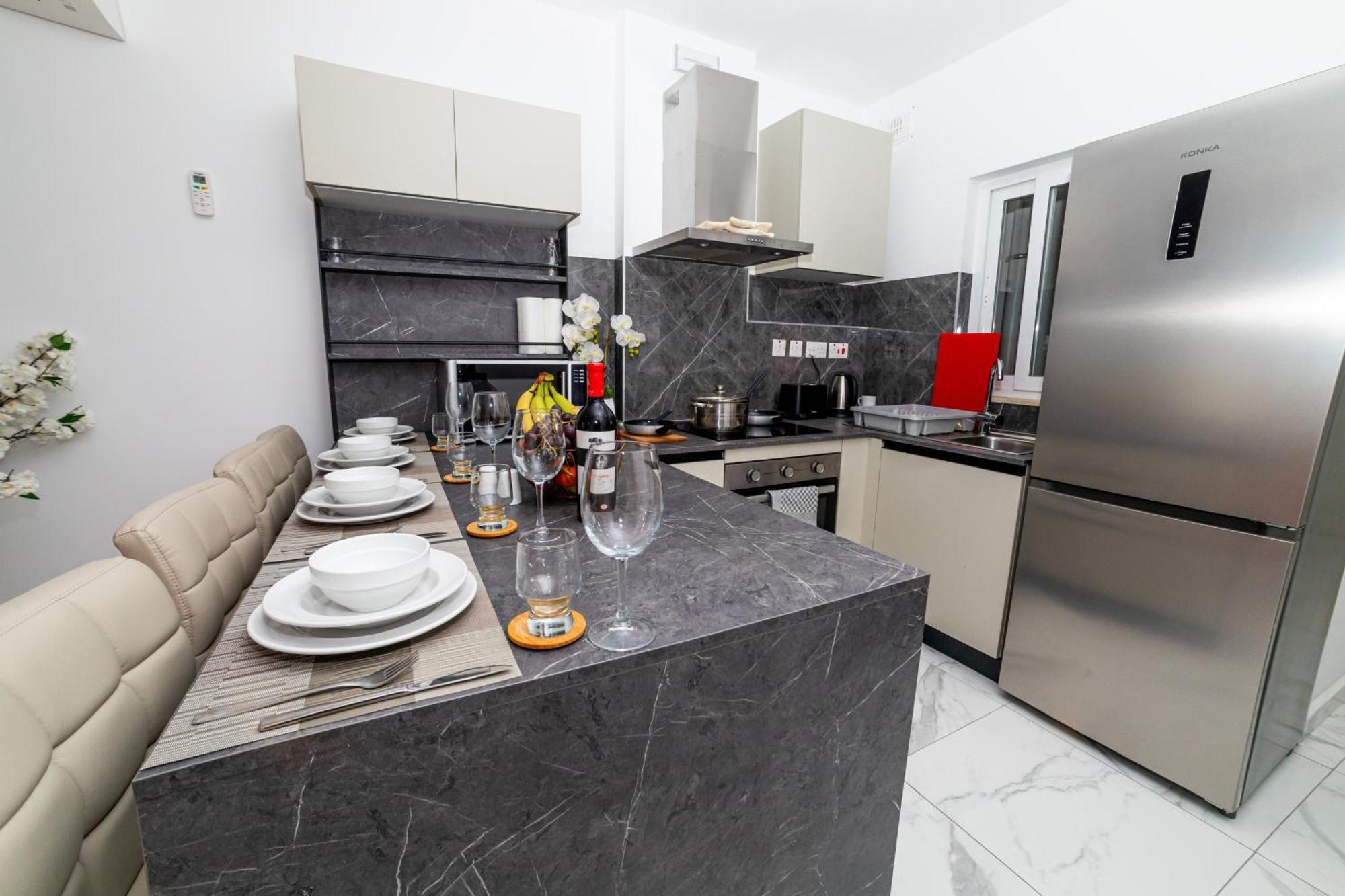 Sea Breeze, Spacious 2-Bedroom Lux Seaside Apartments เซนต์พอลส์เบย์ ภายนอก รูปภาพ