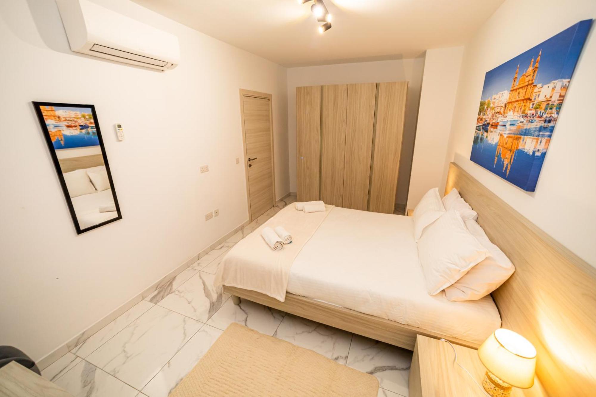 Sea Breeze, Spacious 2-Bedroom Lux Seaside Apartments เซนต์พอลส์เบย์ ภายนอก รูปภาพ