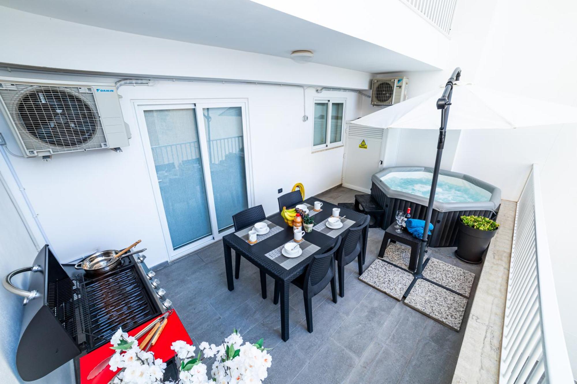 Sea Breeze, Spacious 2-Bedroom Lux Seaside Apartments เซนต์พอลส์เบย์ ภายนอก รูปภาพ